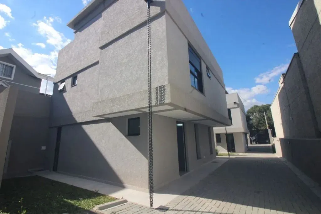 Sobrado com 3 Quartos para alugar, 140 m² por R$ 5.226/mês - Santa Felicidade - Curitiba/P