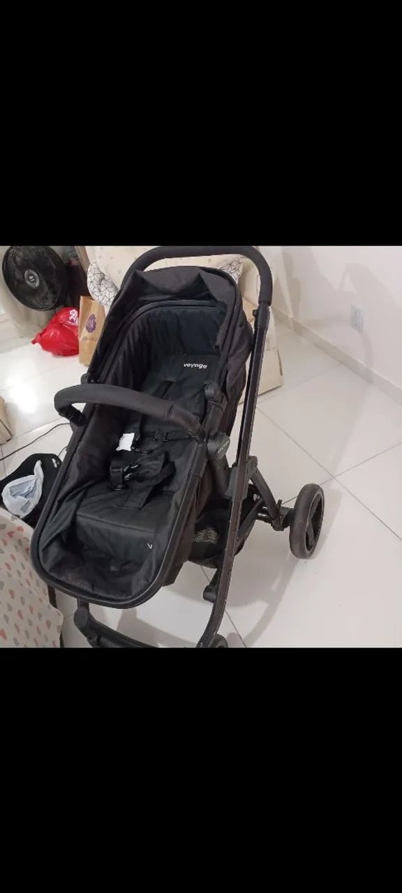 Carrinho de bebê + bebê conforto 