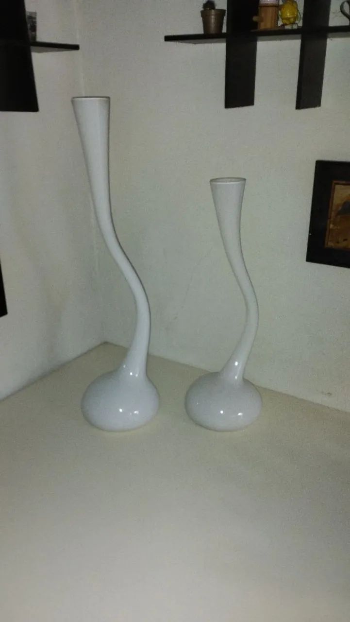 Belíssimo Par de Vasos de Cristal Murano Brancos com Design Curvilíneo - Foto 2
