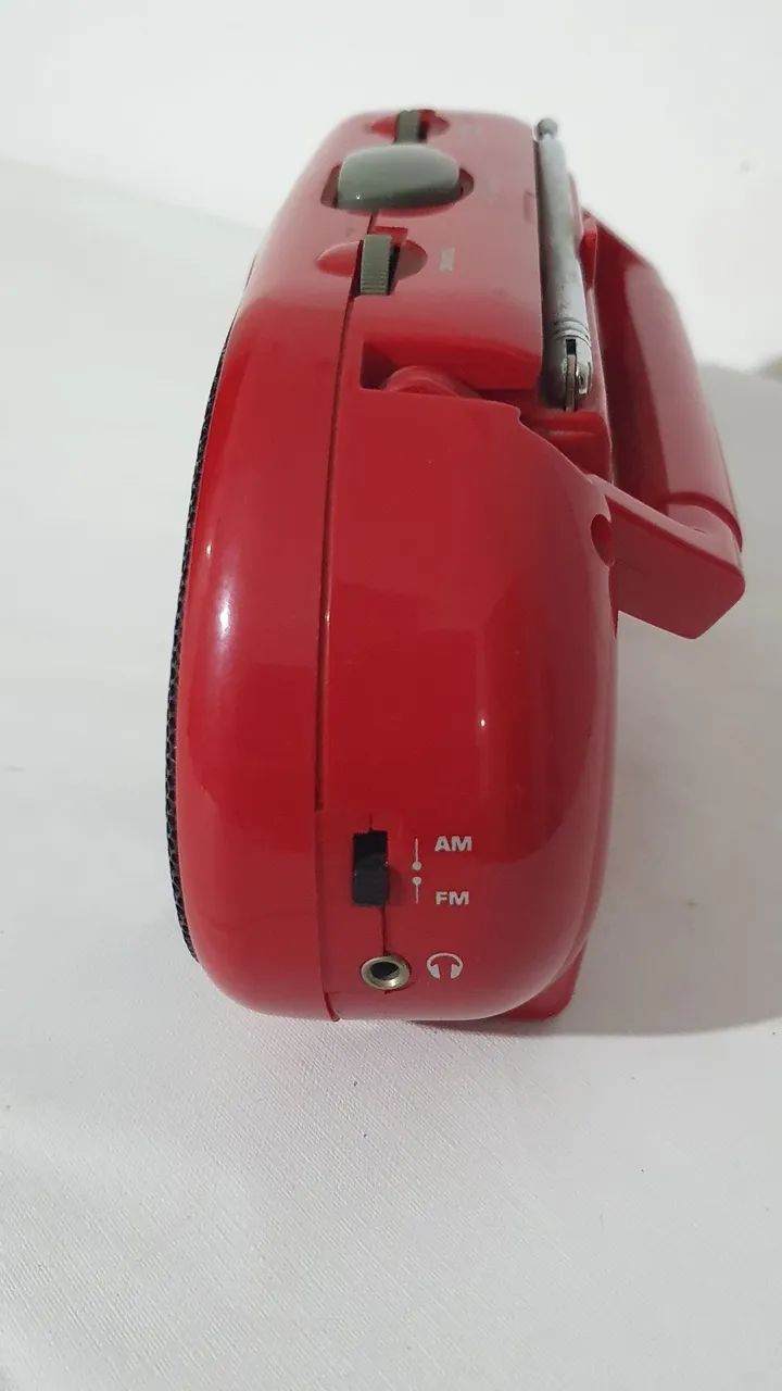 Rádio relógio portátil AM/FM marca COUGAR funcionando  - Foto 4