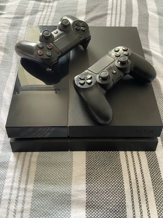 Ps4 novo, 13 jogos sendo 3 lacrados ainda.