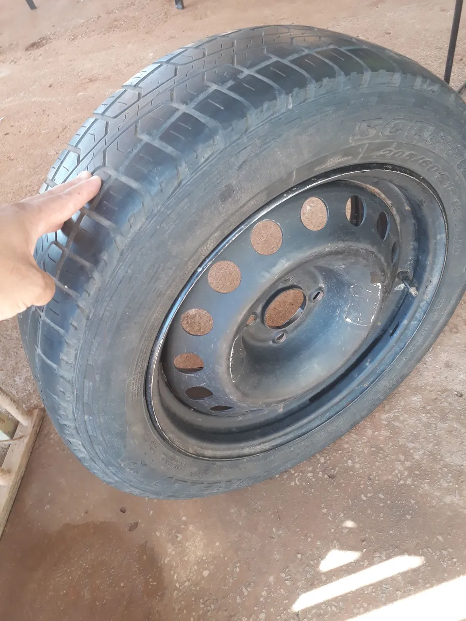 Pneu com Roda Aro 16 205/60 Scorpion ATR. R$ 400,00
