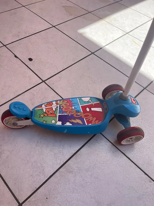 Patinete infantil com rodinhas