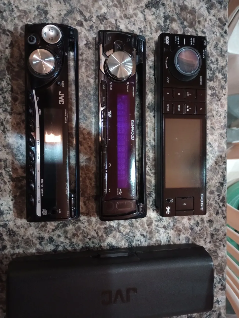 Três Frentes de Rádio . Novas .