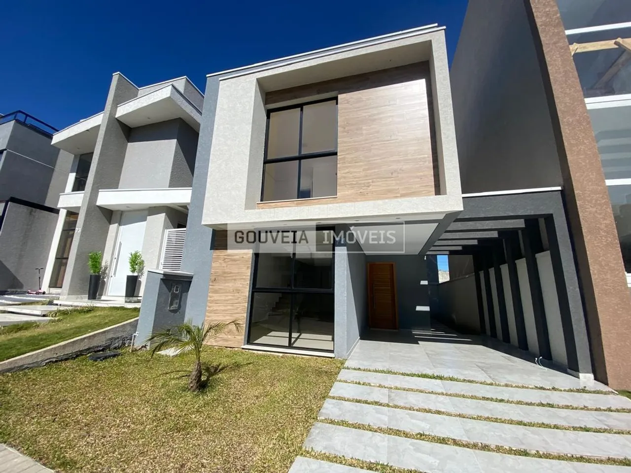 Sobrado 3 Dormitórios, 1 Suíte, 136 m², à venda por R$ 810.000 - Umbará, Curitiba (PR)