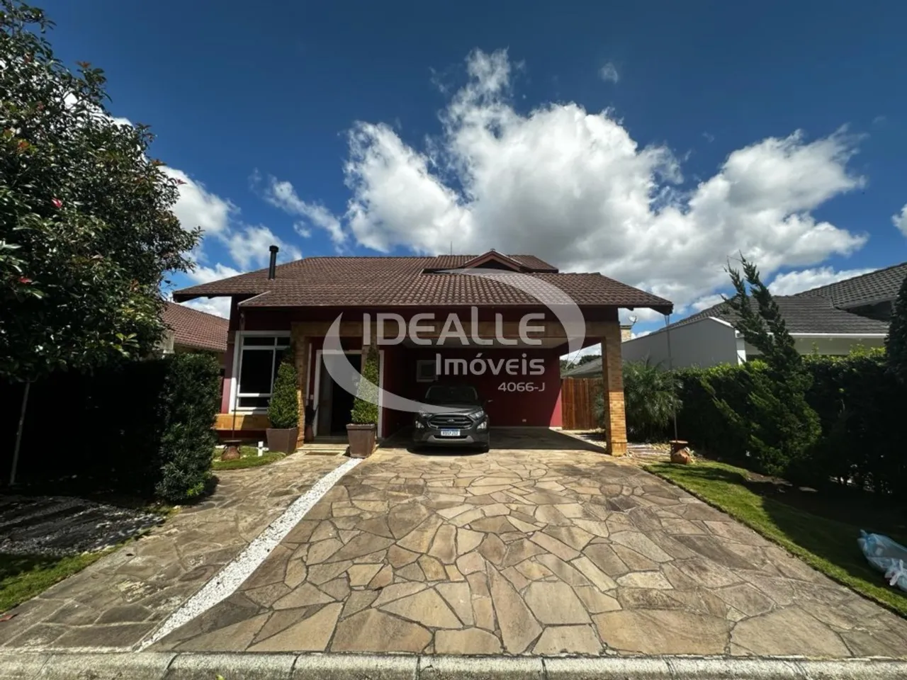 Casa de Condomínio com 5 quartos à venda por R$ 2600000.00, 336.53 m2 - SANTA FELICIDADE -