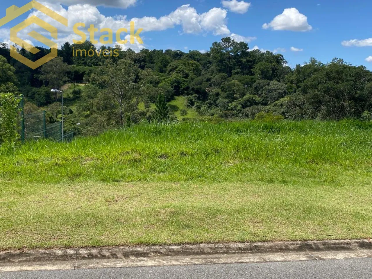 TERRENO A VENDA NO CONDOMÍNIO FECHADO BOSQUE DO HORTO EM JUNDIAÍ ATRÁS DO MAXI SHOPPING.