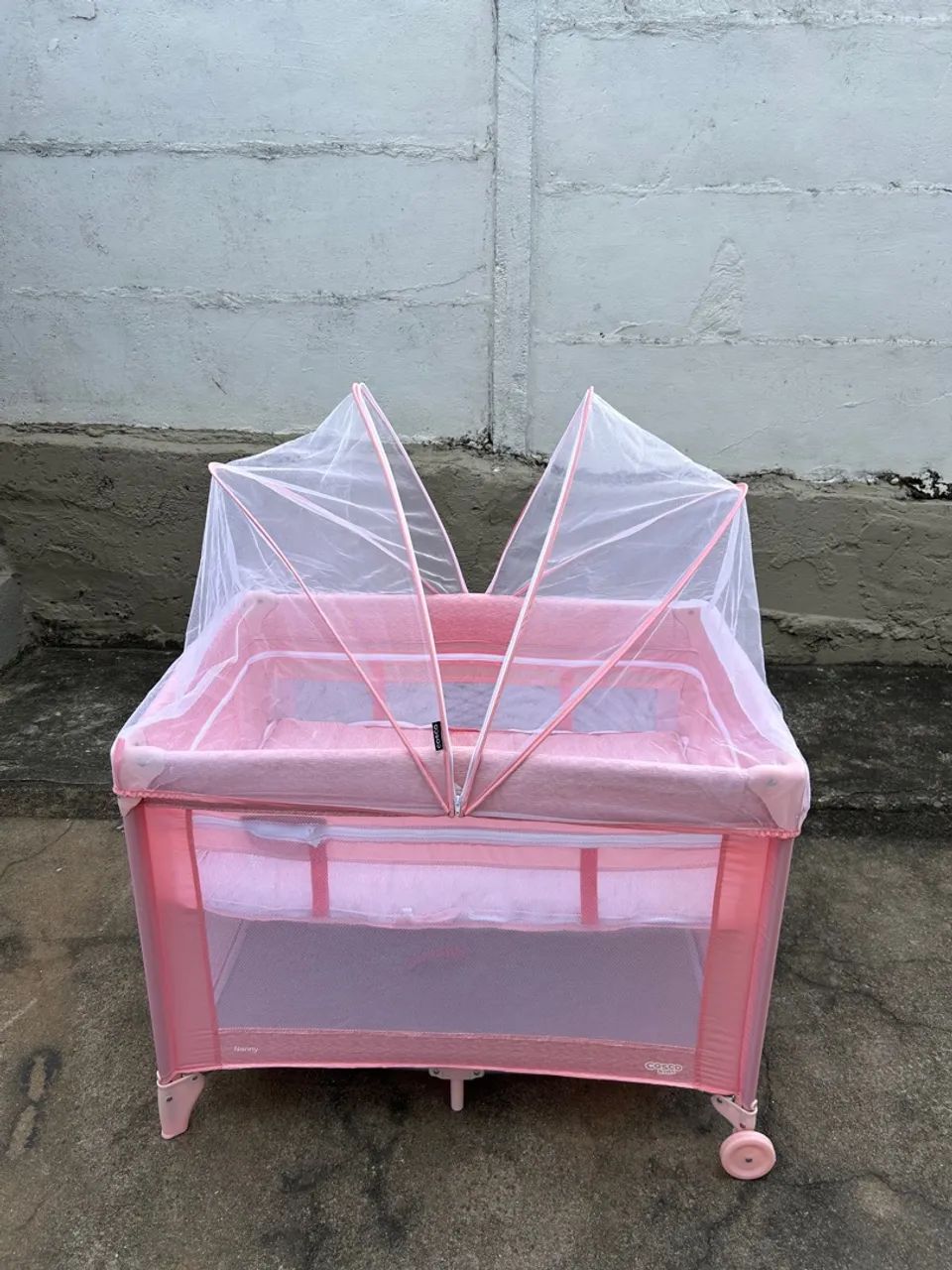 Berço portátil Cosco Rosa - Foto 4