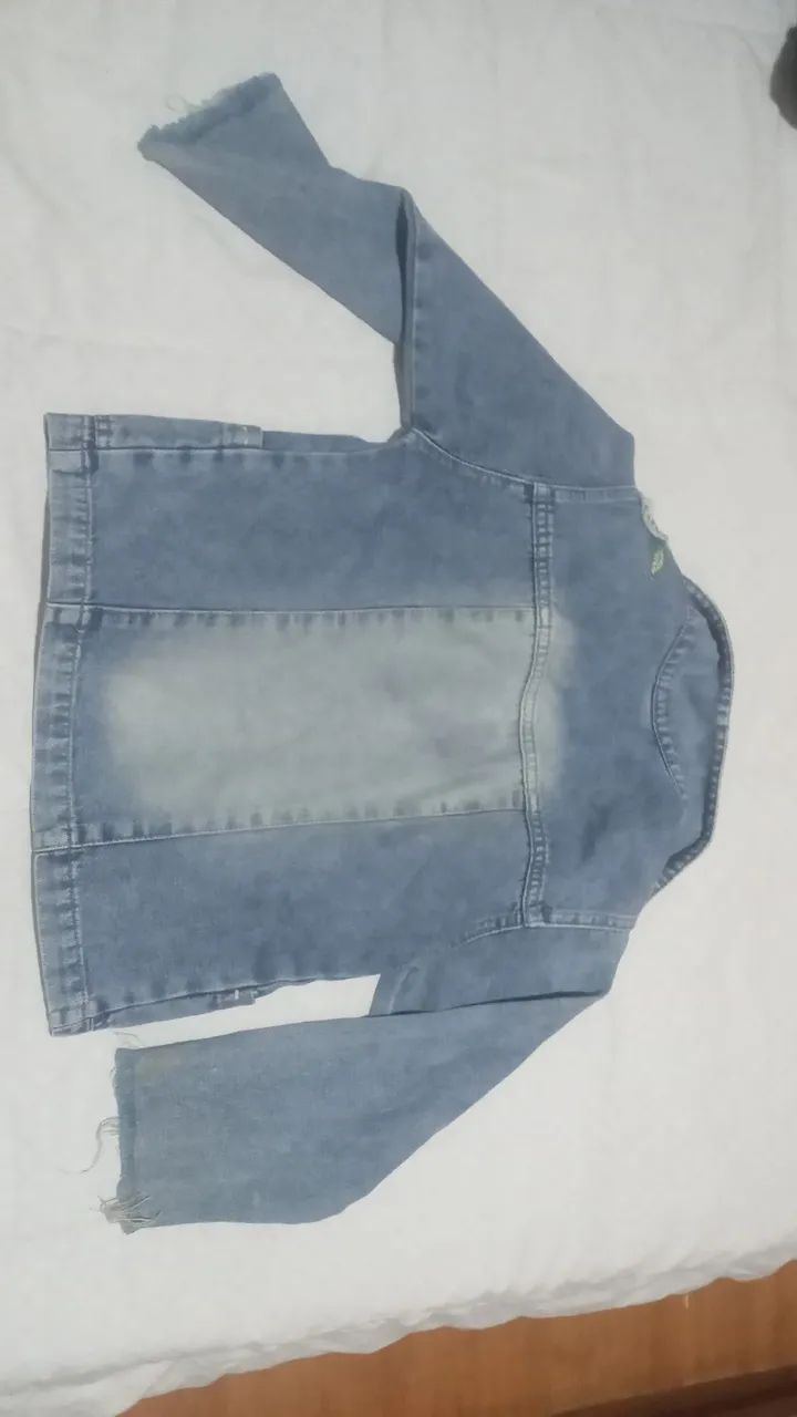 Jaqueta Jeans Infantil com Detalhes Florais - Foto 2