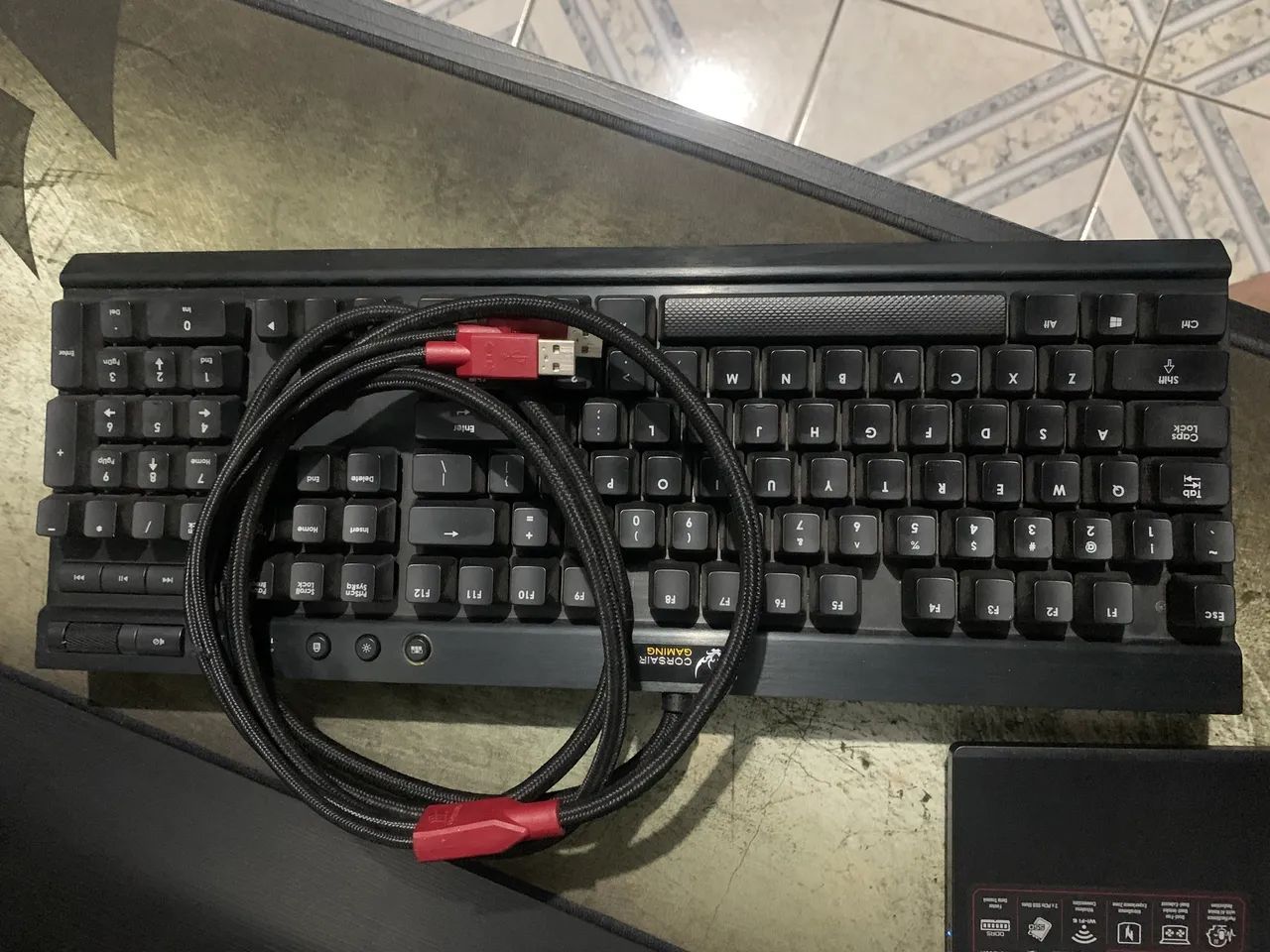 Teclado mecânico Corsair K70 - Foto 2