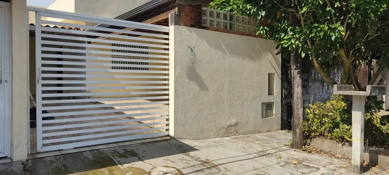 Casa para locação definitiva na praia de Peruíbe com 2 dorms, R$ 1.400,00