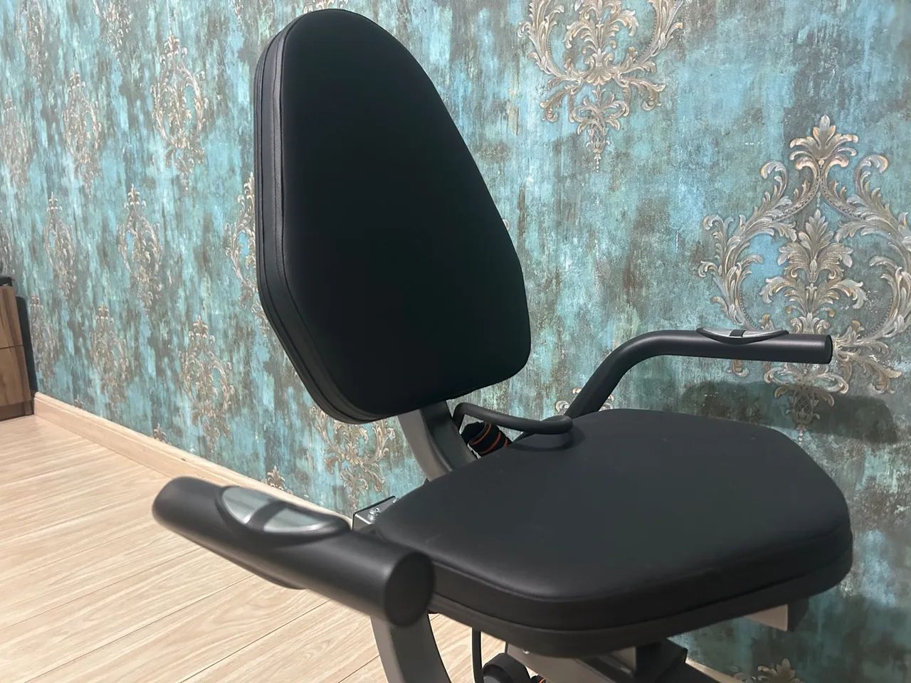 Bicicleta de academia com encosto reto  - Foto 3