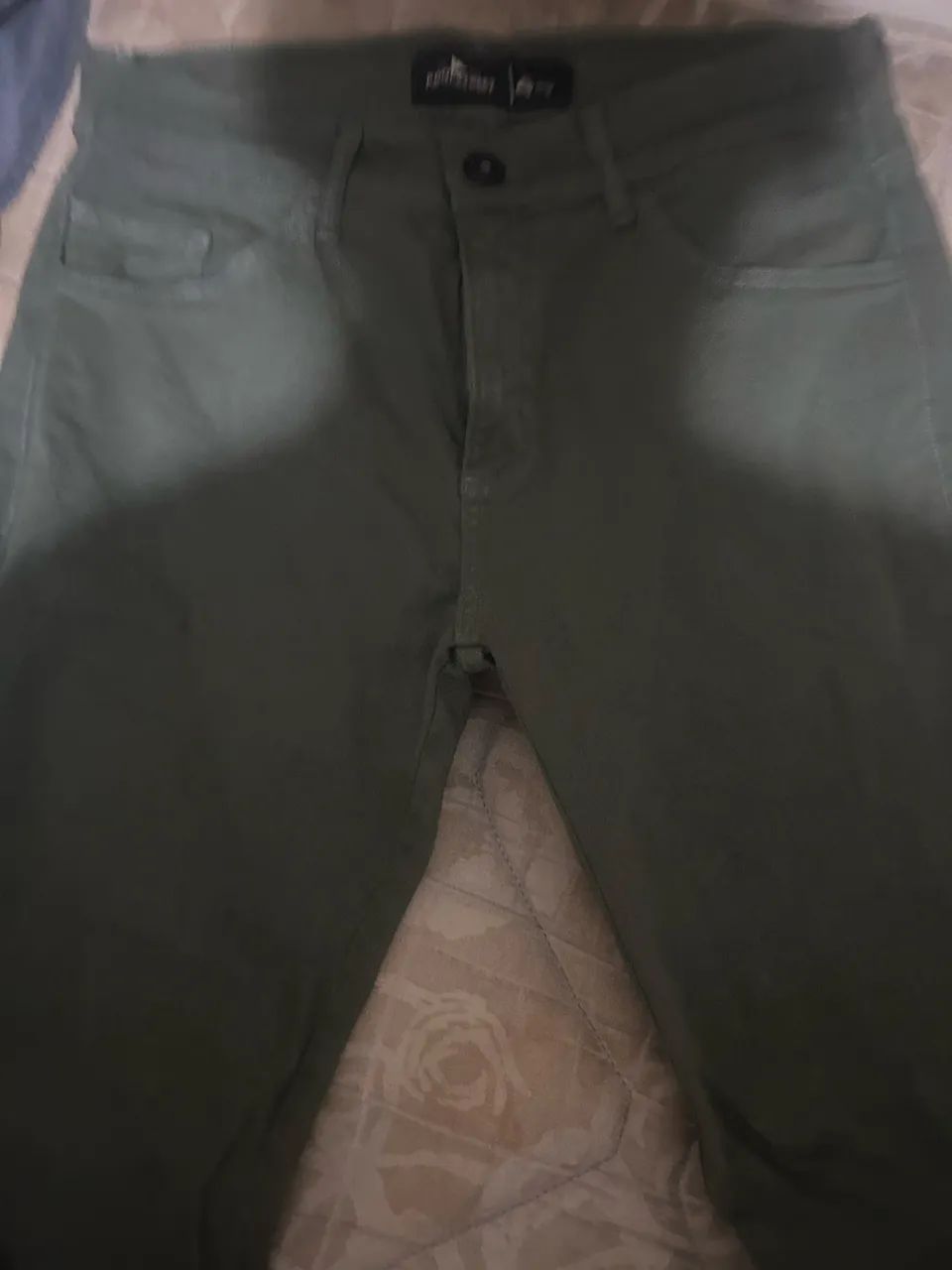 calça jeans verde militar, Nova. Nunca usada. - Foto 5