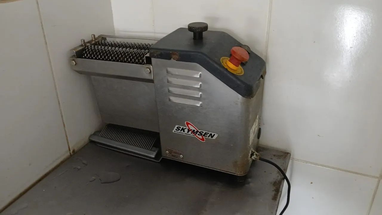 AMACIADOR DE CARNES