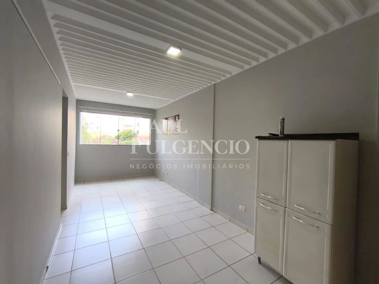 Apartamento para alugar no Centro de Londrina com 3 quartos - Foto 3