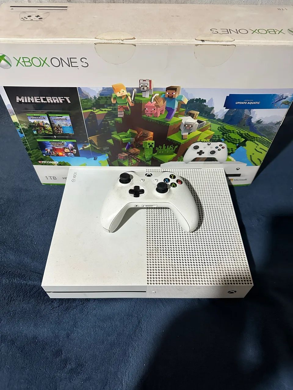 X box one S 1 Tb + 1 controle 4k semi - novo branco, não aceito troca.