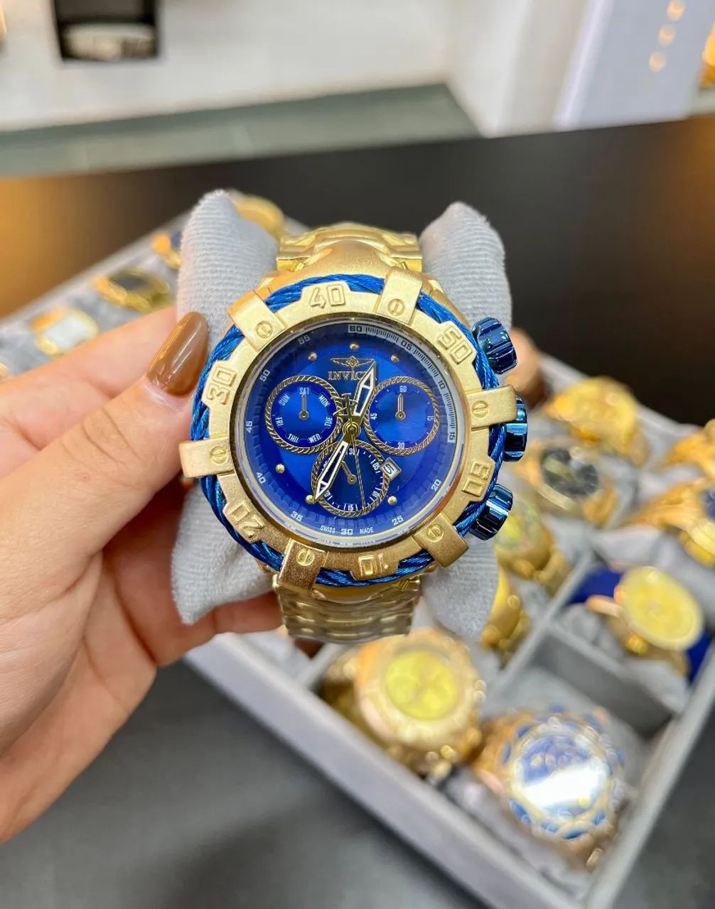 Relógio Invicta Thunderbolt dourado