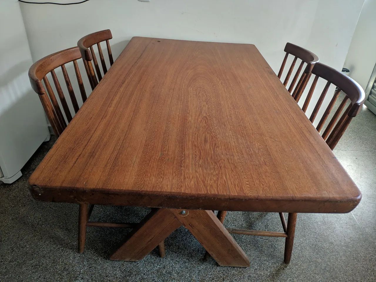 Conjunto de Mesa e 4 Cadeiras em Madeira Maciça - Foto 2