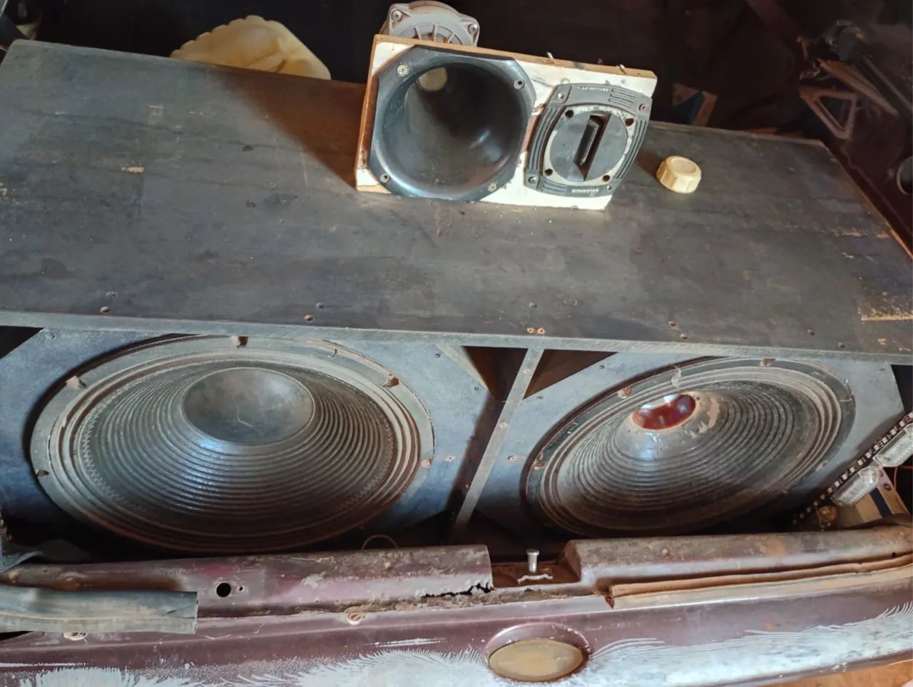 Vendo caixa com 2 alto falantes JBL de 15 polegadas  - Foto 4