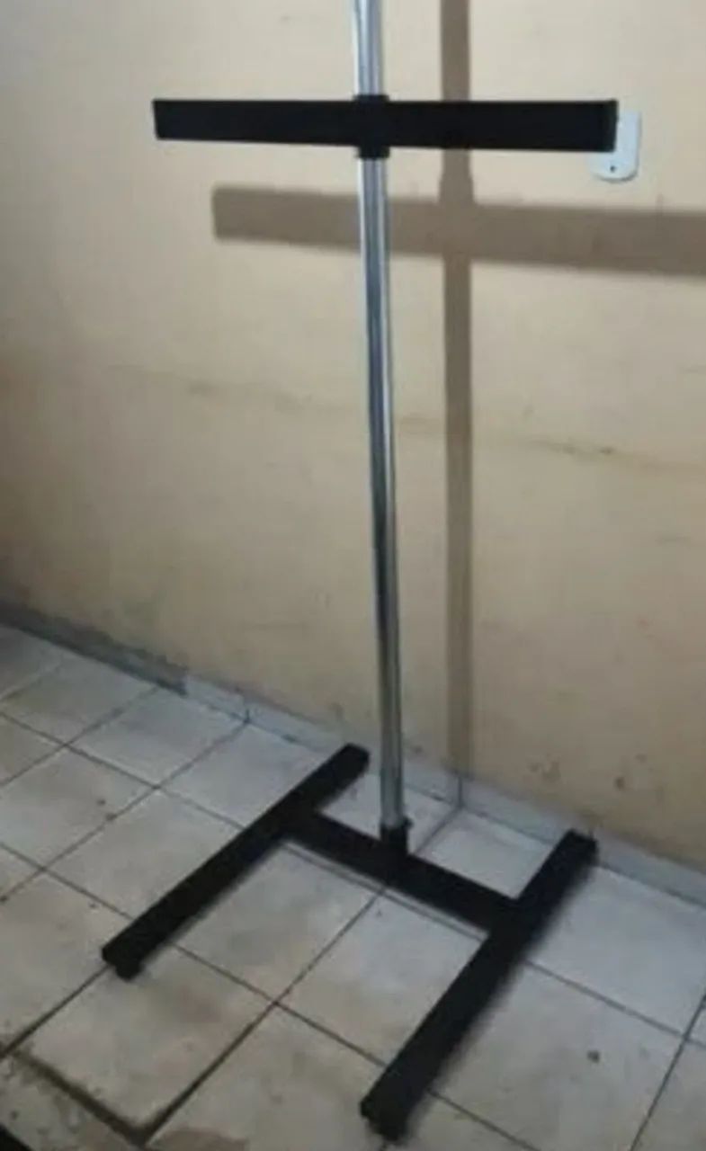 SUPORTE PARA TV MODELO PEDESTAL REGULÁVEL DE 32 A 60 POLEGADAS 