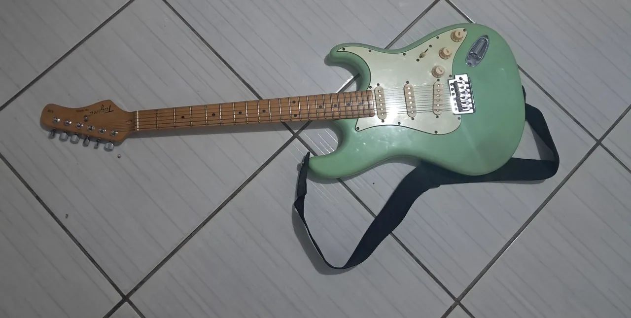 Guitarra strato Tagima TG-530 com Capa