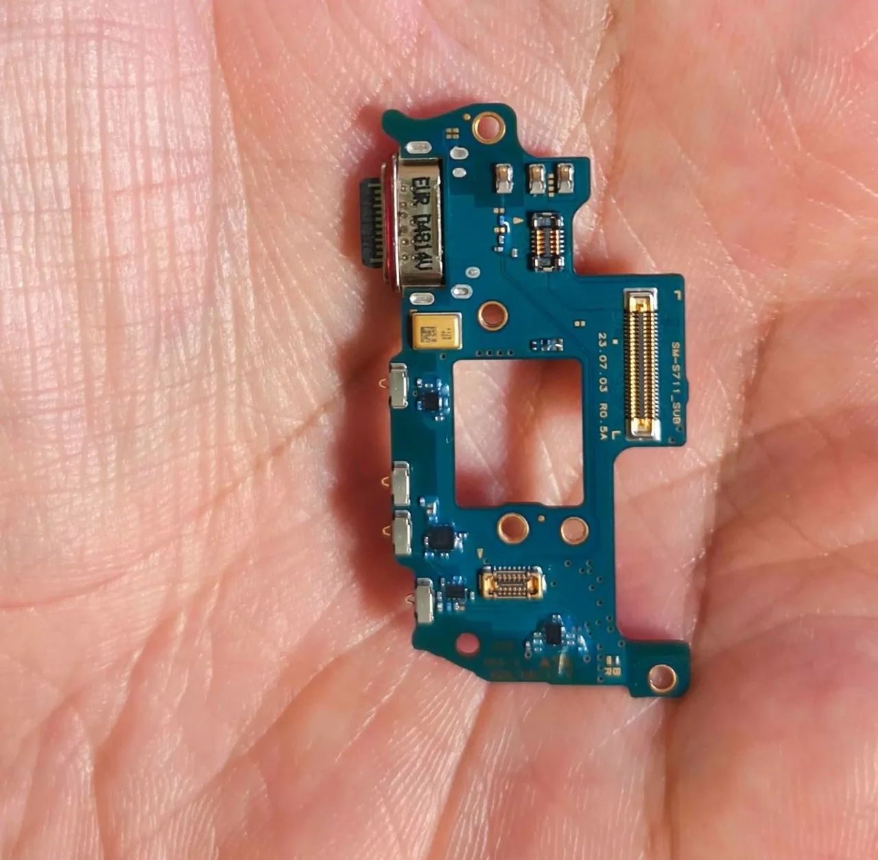 Placa Conector de Carga Galaxy S23 FE Original Samsung Retirada Semi Nova - Foto 3