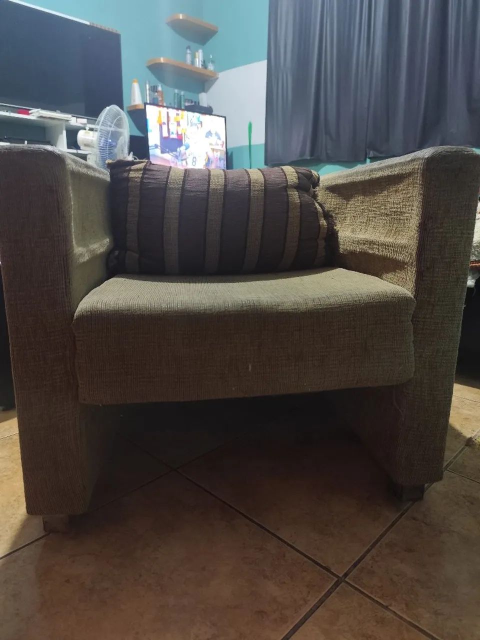 Poltrona Estofada Confortável - Ideal Sala ou Quarto - Foto 3