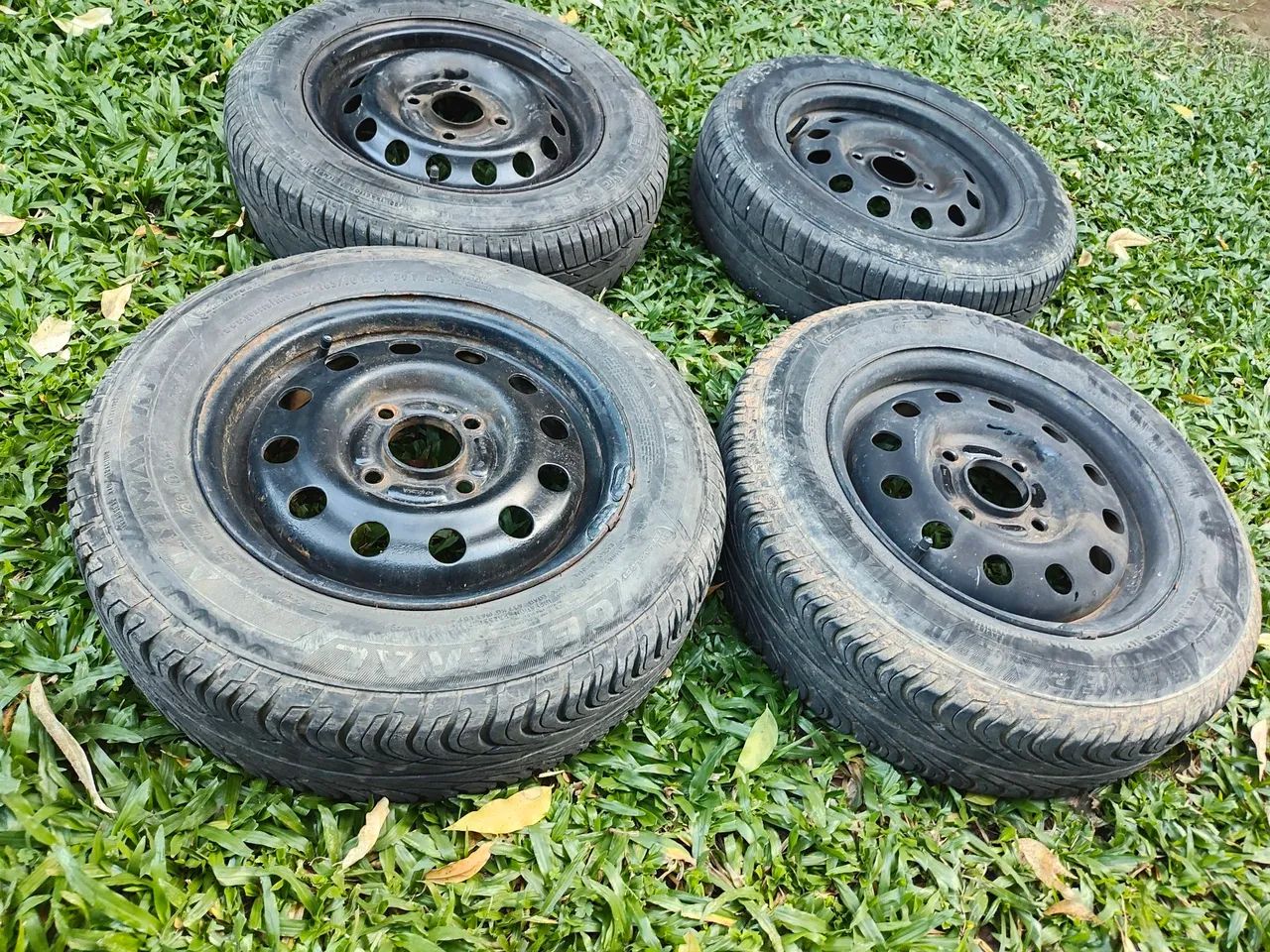 Rodas de ferro Ford com pneus  - Foto 6