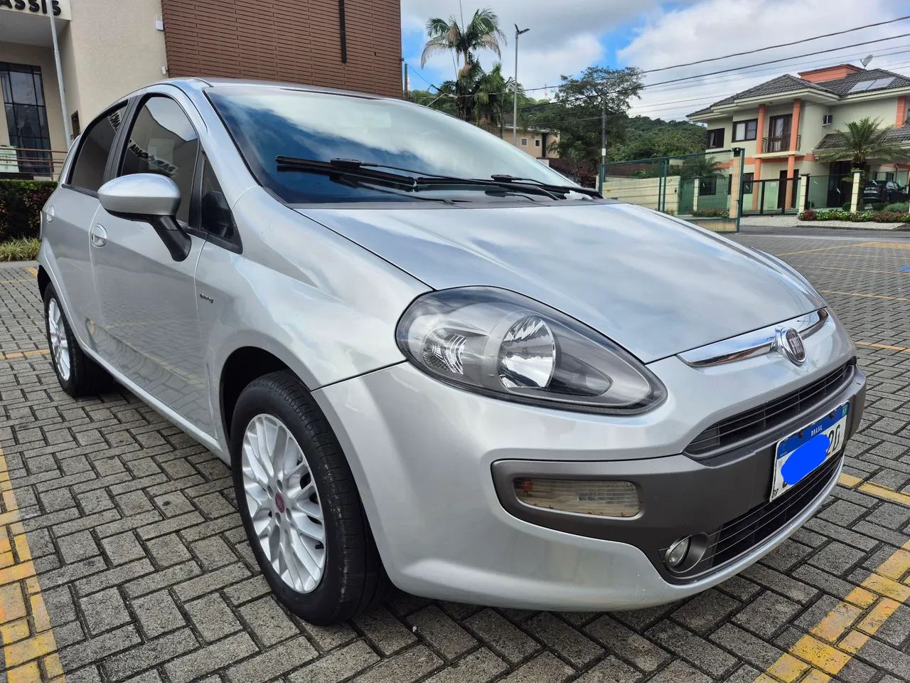 Fiat Punto ESSENCE 1.6 DUALOGIC FLEX 2013