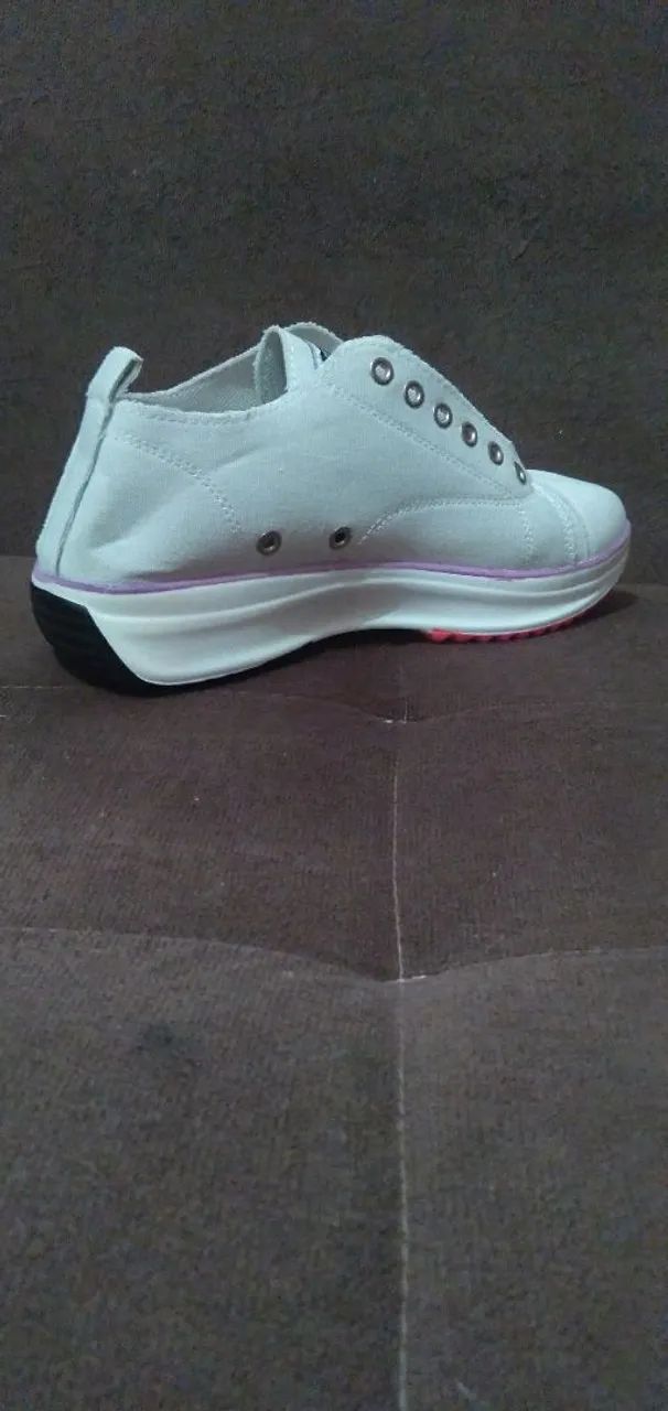 Tênis All White Star, unissex, cano tradicional branco e preto 
