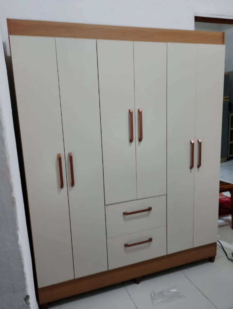 O Guarda-Roupa Perfeito para Quem Busca Espaço e Qualidade