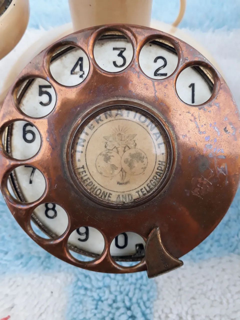 Telefone castiçal antigo com campainha - Foto 4