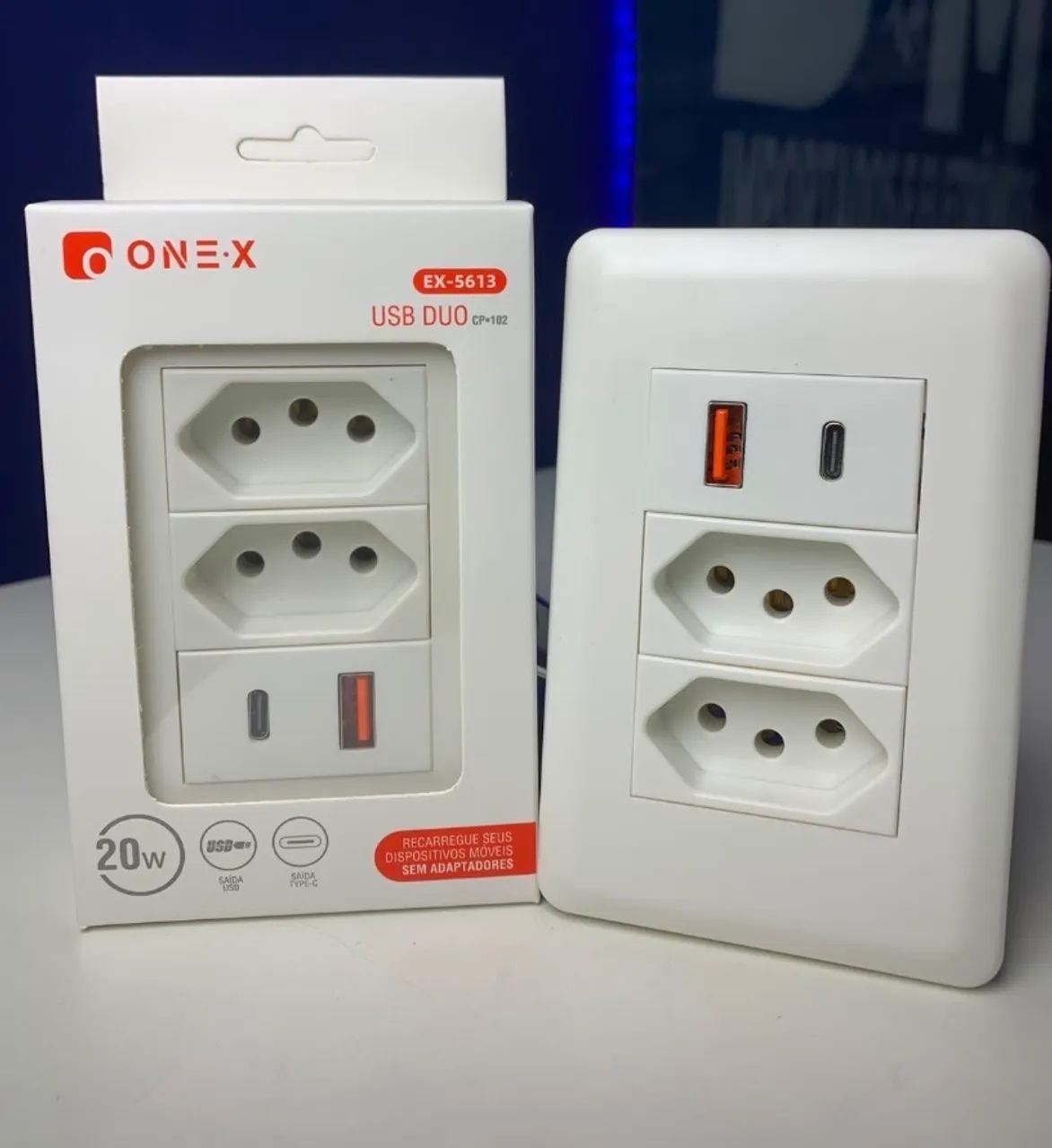 Tomada USB é tipo C bivolt 