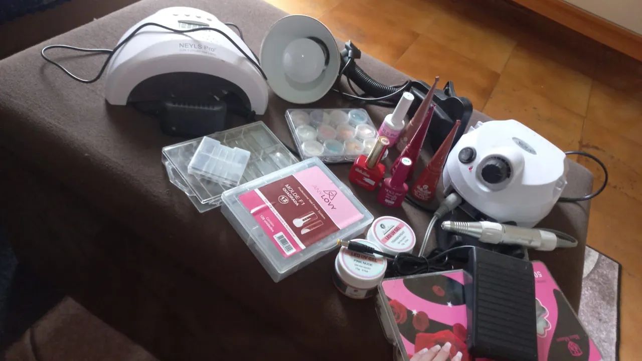 Vendo material de unhas de gel 