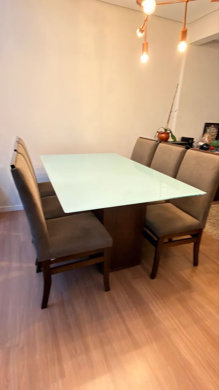 Mesa com 6 cadeiras