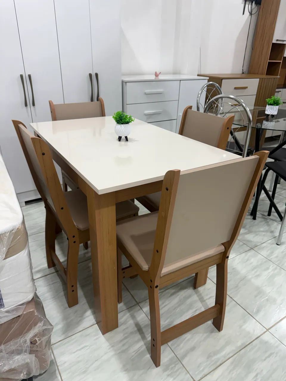 Mesa de 4 cadeiras nova a pronta entrega  - Foto 2