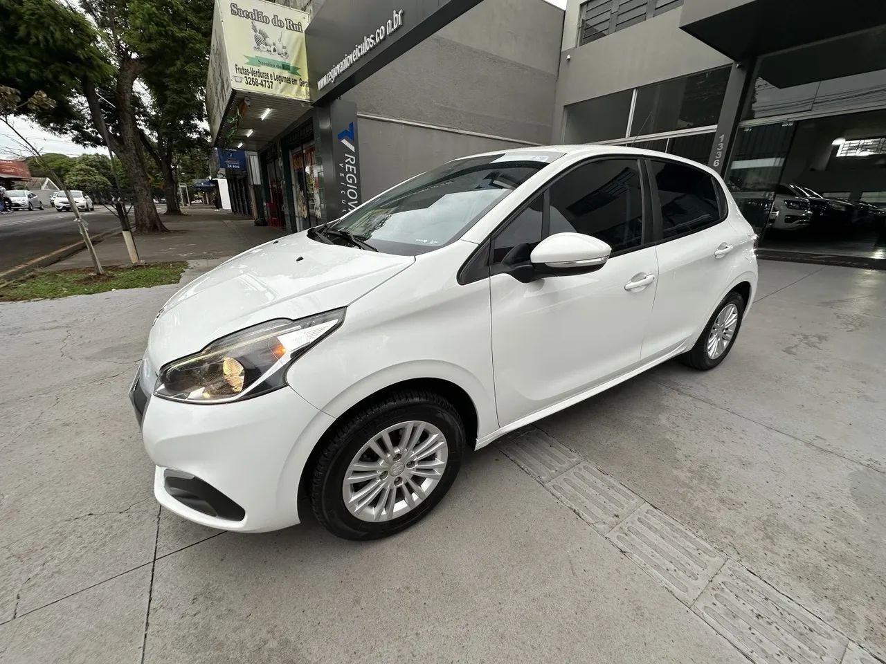 Peugeot 208 Active Pack 1.2 Flex 12V 5P Mec. 2017 - Foto 2