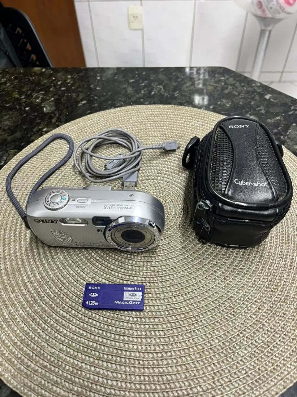Sony Cyber-shot DSC-P73 4.1 MP + Memory Stick Sony 128 MB + Bolsa