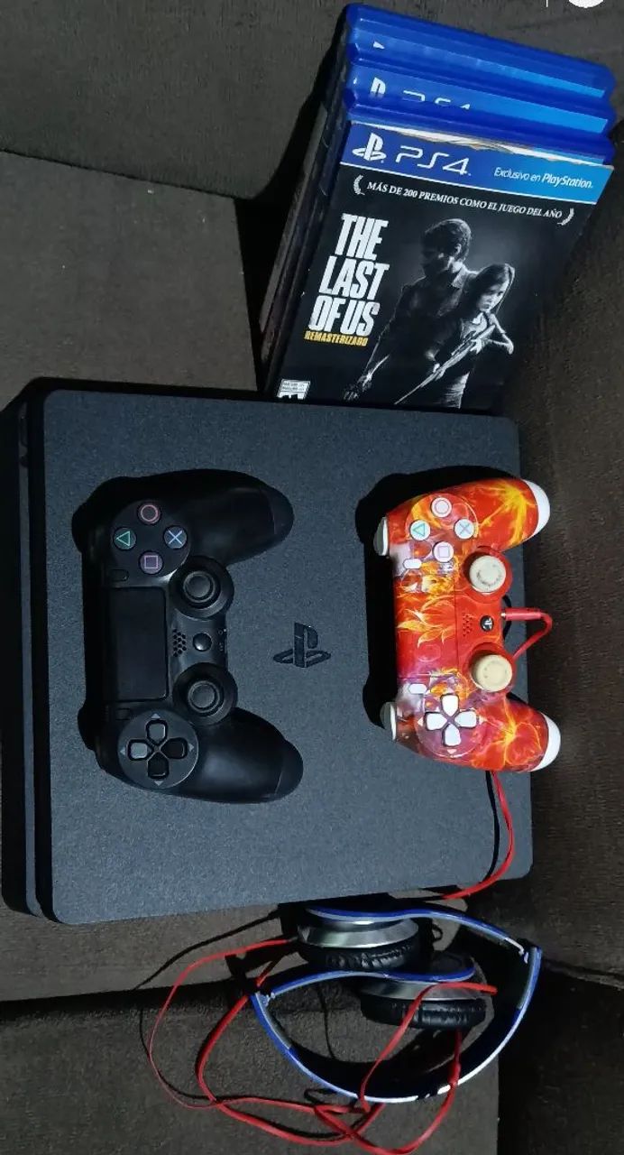 PS4 slim 2 controles 5 jogos 