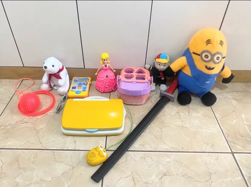 Vende-se lote de Brinquedos 