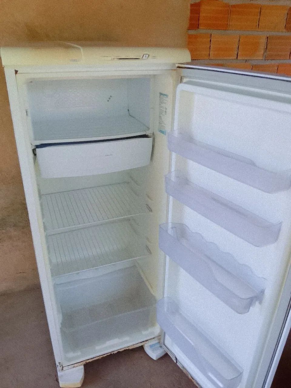 Vendo geladeira funcionando perfeitamente  - Foto 4
