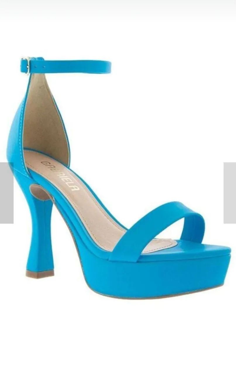 Sandália nova número 36