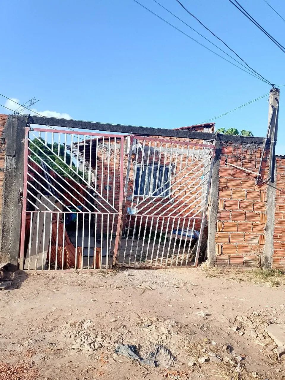  Duas casas no msm terreno a da frente eu já moro
