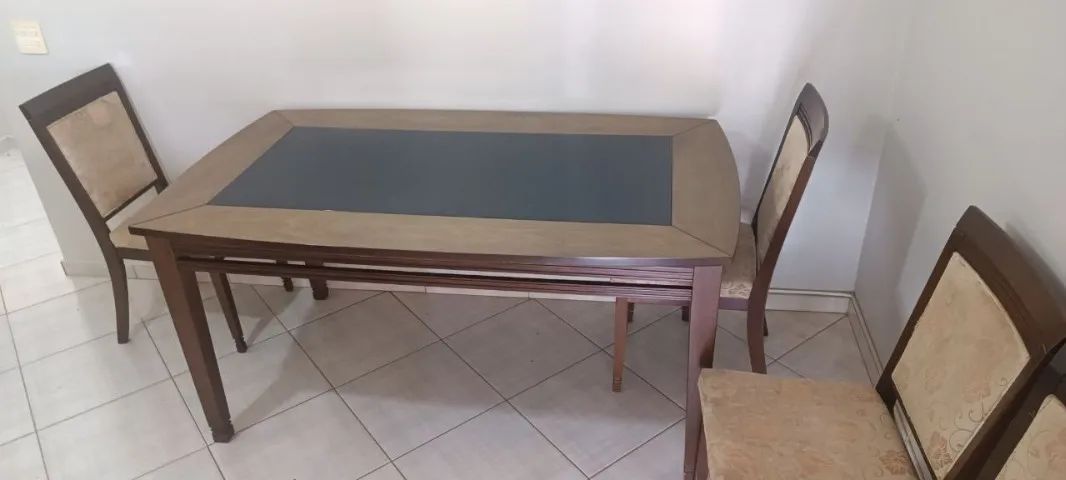 Mesa de Jantar com 4 Cadeiras