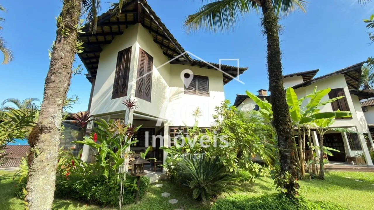 OPORTUNIDADE EM CAMBURI, CASA EM CONDOMINIO C/ 3 DORM, SENDO 1 SUITE , AREA VERDE E PISCIN