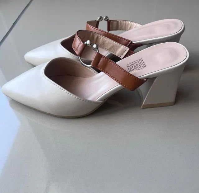Mule feminino bege e marrom - Foto 3