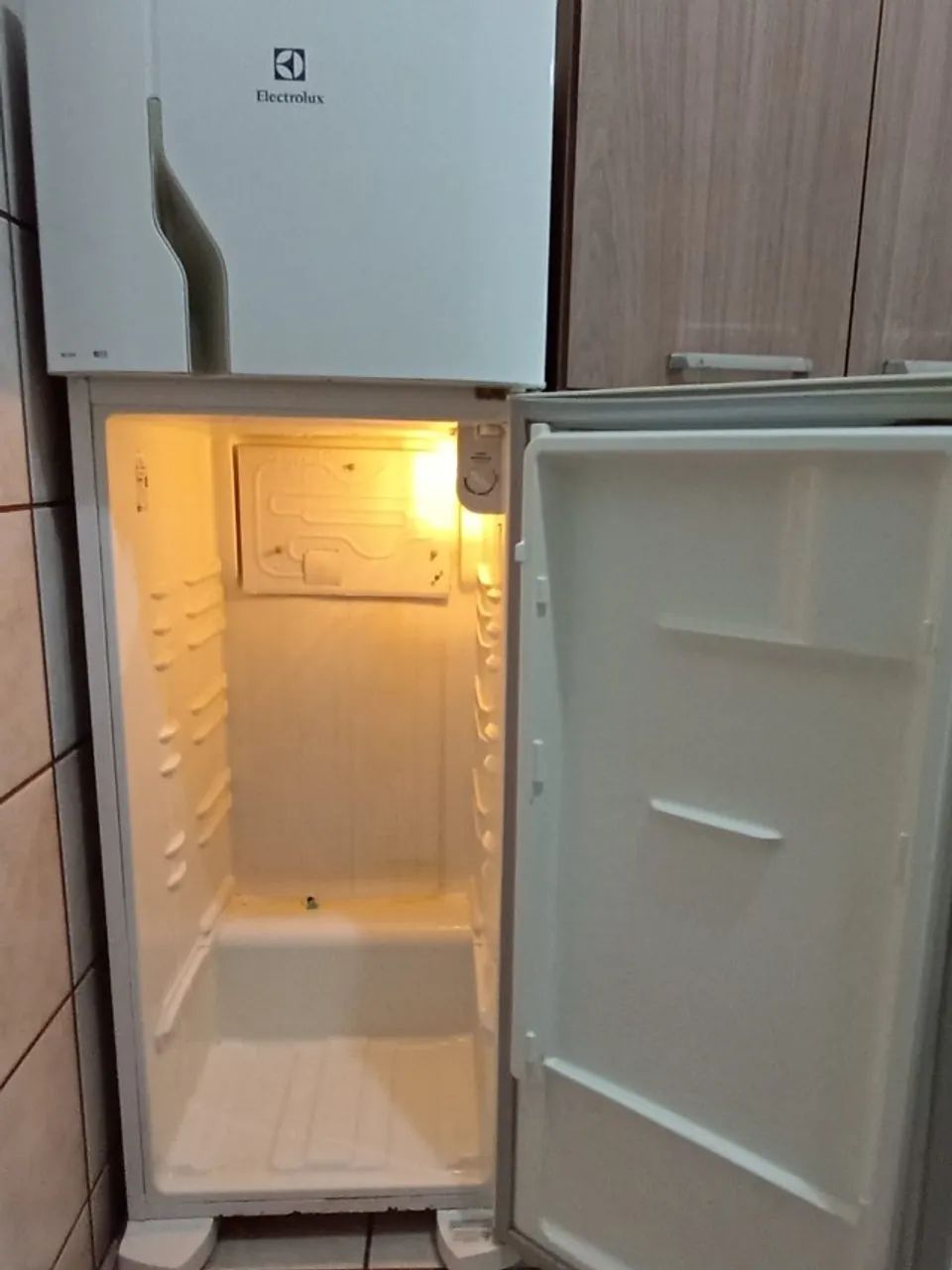 Geladeira Electrolux DC35A, duplex, com 260 litros de capacidade. - Foto 2