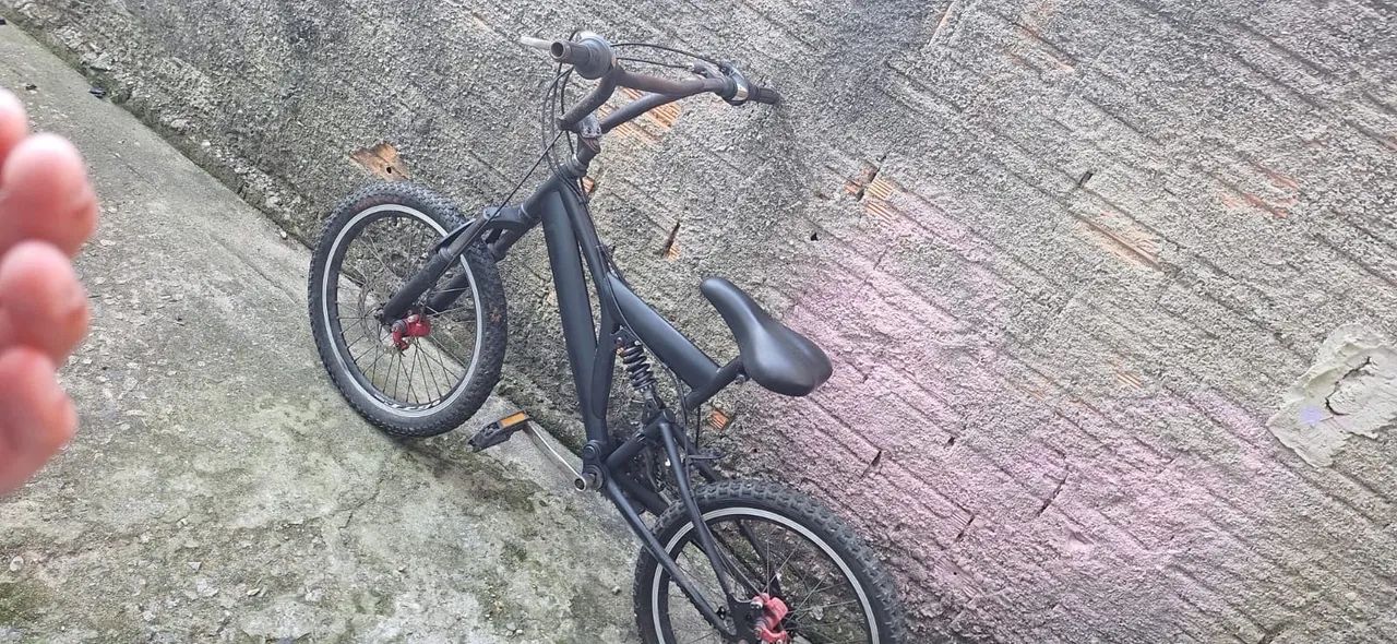 Bicicleta Preta com Suspensão e Freio a Disco - Foto 3