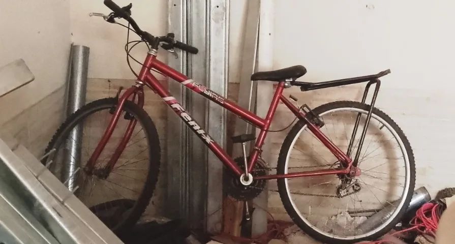 Desapego de geladeira e bicicleta 