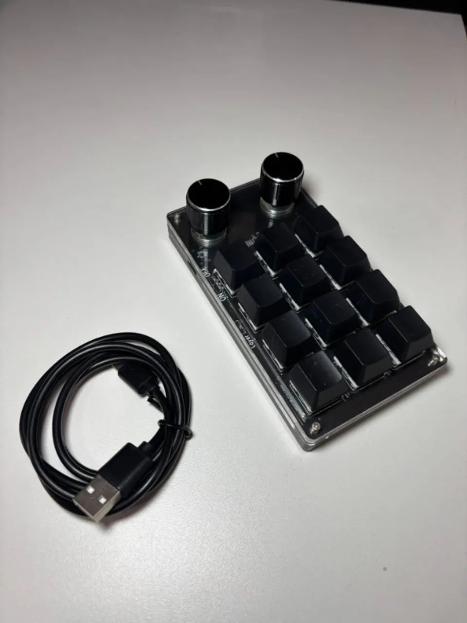 Mini Teclado USB-C Macro Pad - 12 teclas + 2 knobs - Foto 3